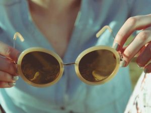 Los peligros de elegir anteojos de sol sin la protección adecuada