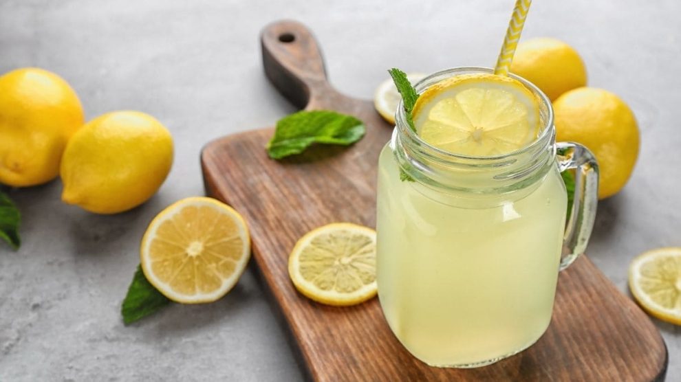 estos-son-los-beneficios-de-tomar-jugo-de-lim-n-womantime