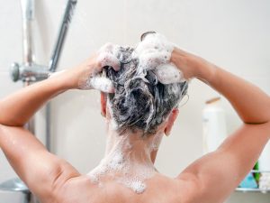 ¿Es bueno o malo lavarse el pelo todos los días?