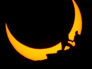 Las espectaculares fotos del Eclipse solar en Comodoro Rivadvia