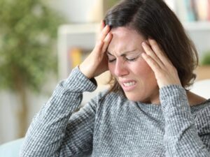 Migraña menstrual: qué es, causas, síntomas y tratamiento