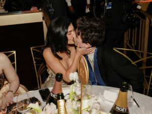 El amor esta en el aire:Kylie Jenner y Timothée Chalamet en los Globos de Oro