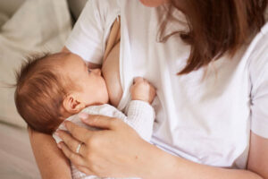 Madre amamantando